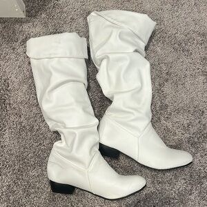 White slouchy boot